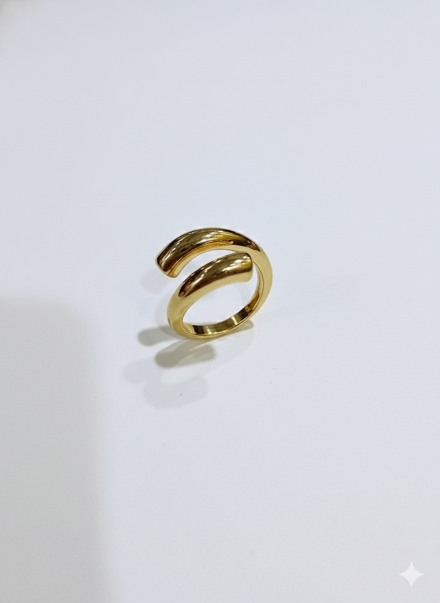 Lyra Fluid Gold Wrap Ring | Chunky Open Statement Ring – SILVROSE