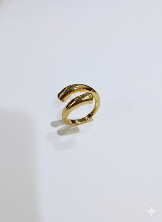 Lyra Fluid Gold Wrap Ring | Chunky Open Statement Ring – SILVROSE