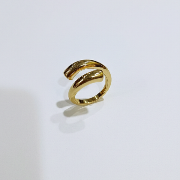 Lyra Fluid Gold Wrap Ring | Chunky Open Statement Ring – SILVROSE