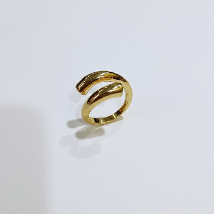 Lyra Fluid Gold Wrap Ring | Chunky Open Statement Ring – SILVROSE